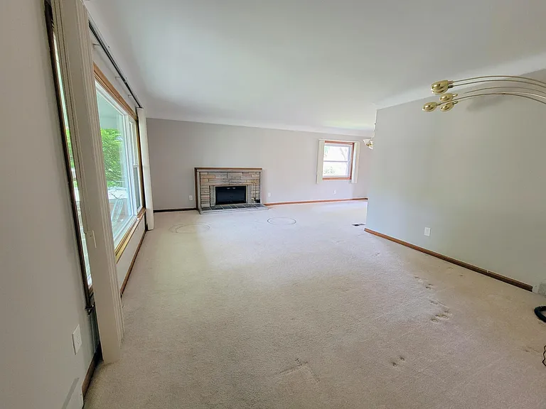19801 Edmunton St — Photo 6