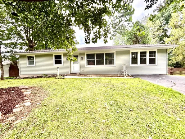 2784 White Birch Ln, Auburn, NY 13021