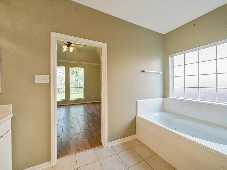 8811 Sun Haven Ln — Photo 22