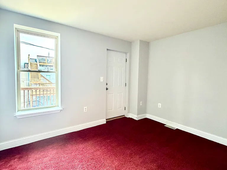 32 N Potomac St — Photo 8