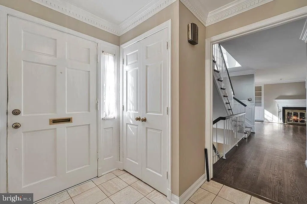 3 bed, 3.5 bath, 2562 sqft, $3,450 — Photo 3