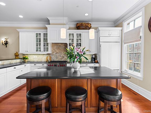 5th image of 12 Rivers Edge Drive