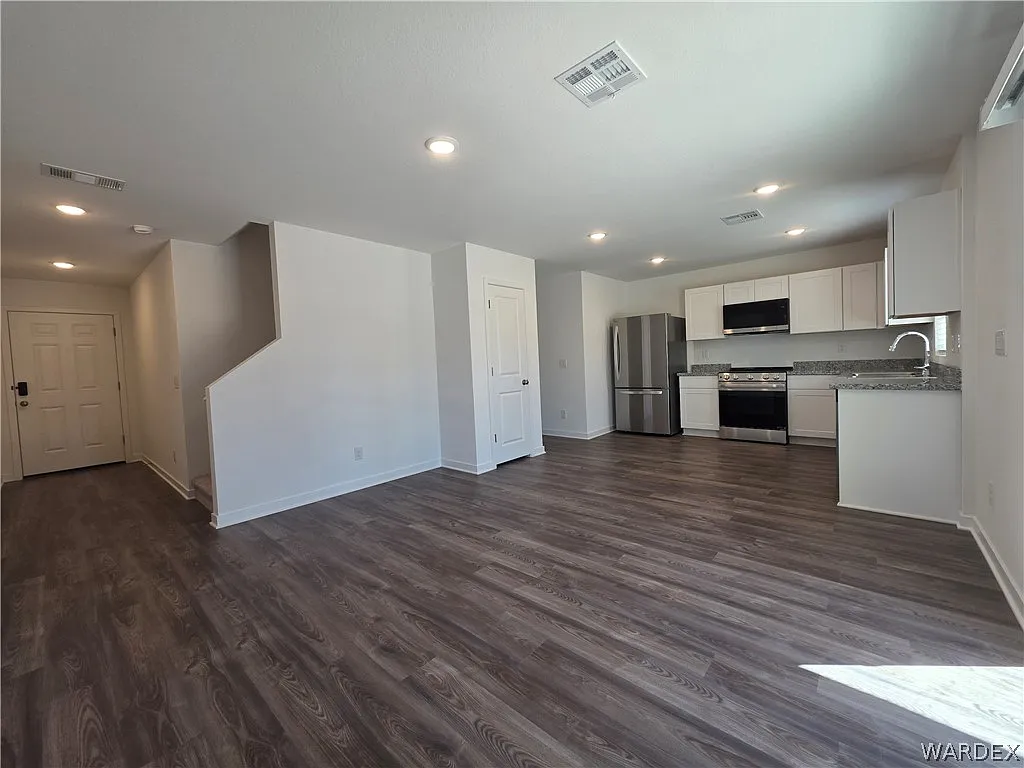 3 bed, 2.5 bath, 1382 sqft, $1,650 — Photo 2