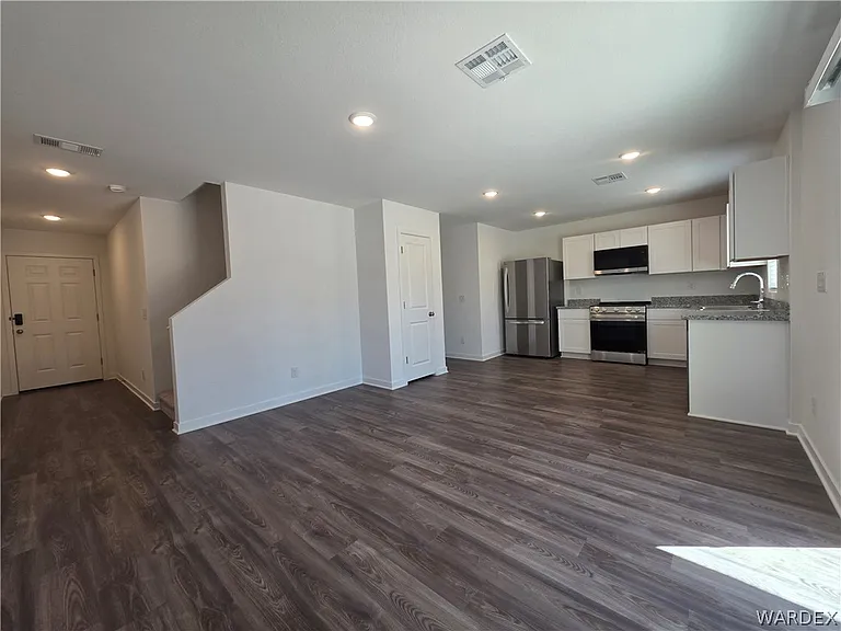 3432 E Sunbeam — Photo 2