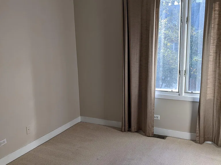1208 W Fletcher St — Photo 15