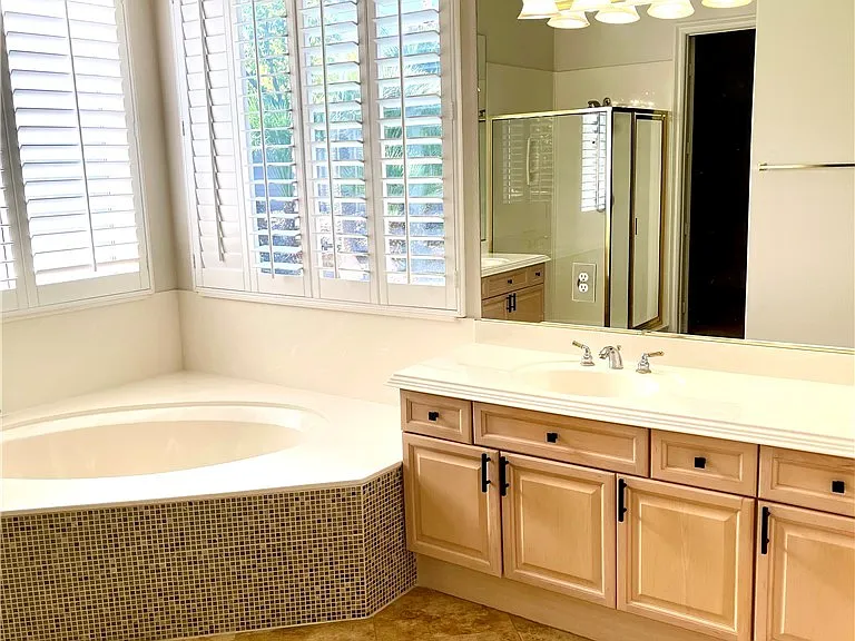 385 Apple River Ct — Photo 10