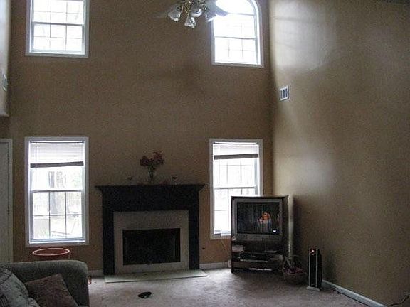 3rd image of 148 River Park Cir