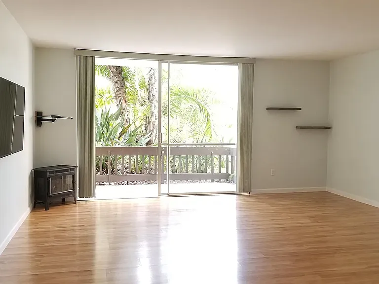 6333 La Jolla Blvd #165 — Photo 4