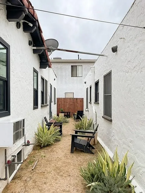 Building Photo - 616 N. Alta Vista