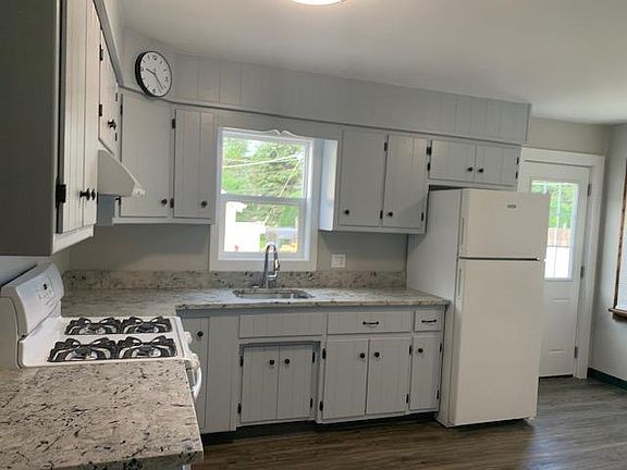 4th image of 124 N Villa Ave