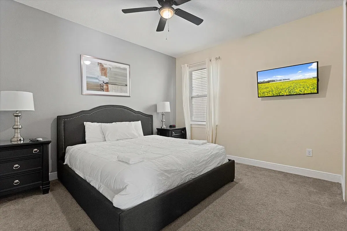 8 bed, 3401 sqft, $4,700 — Photo 2