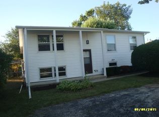 332 Lawn Ter, Round Lake, IL 60073