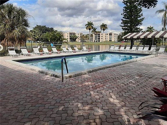 3rd image of 9430 Poinciana Place #402