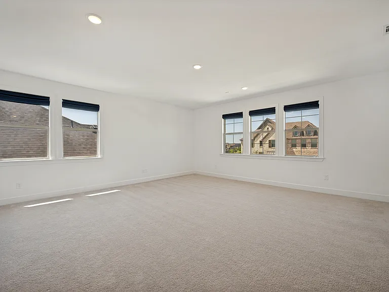 724 Danbury St — Photo 18