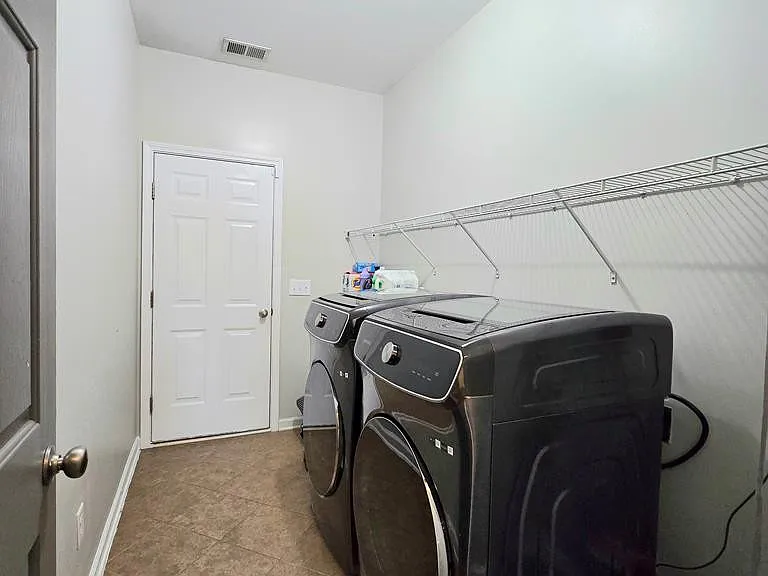 525 Batty Way — Photo 42