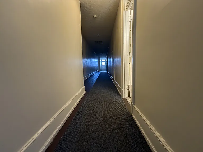 132 W Market St — Photo 6
