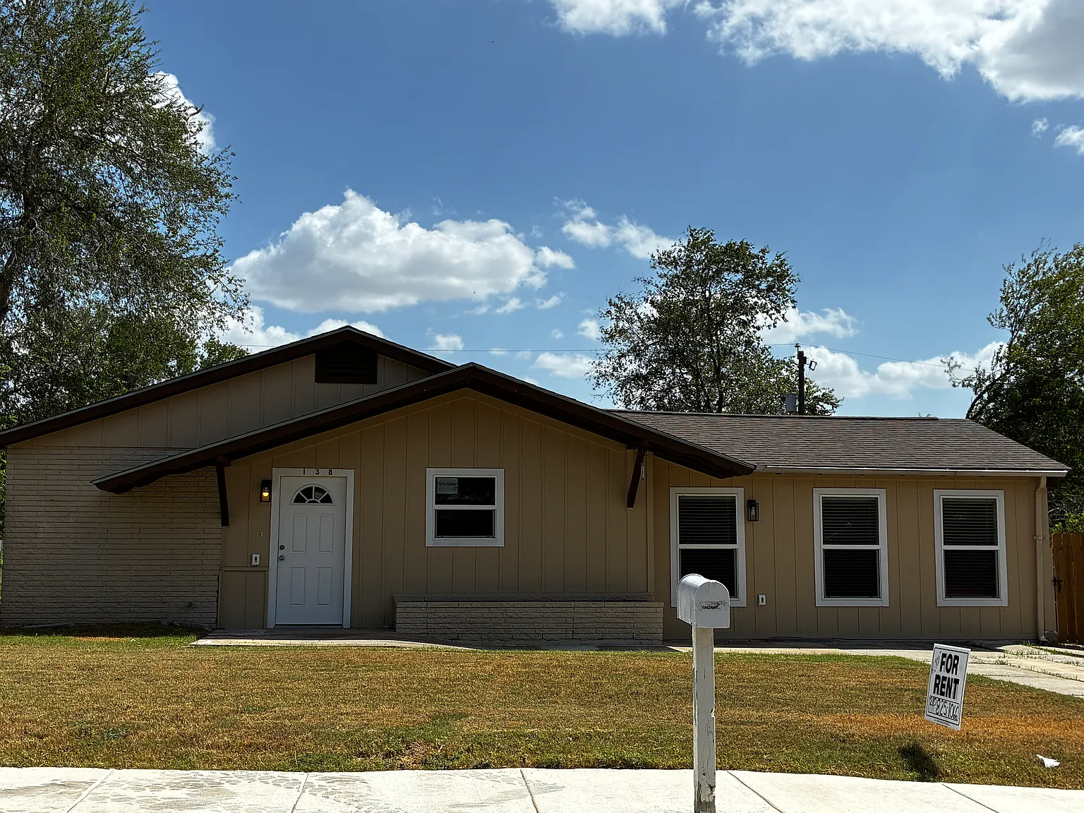 3 bed, 1528 sqft, $1,700 — Photo 1