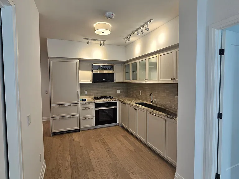 505 Glencairn Ave #202 — Photo 3