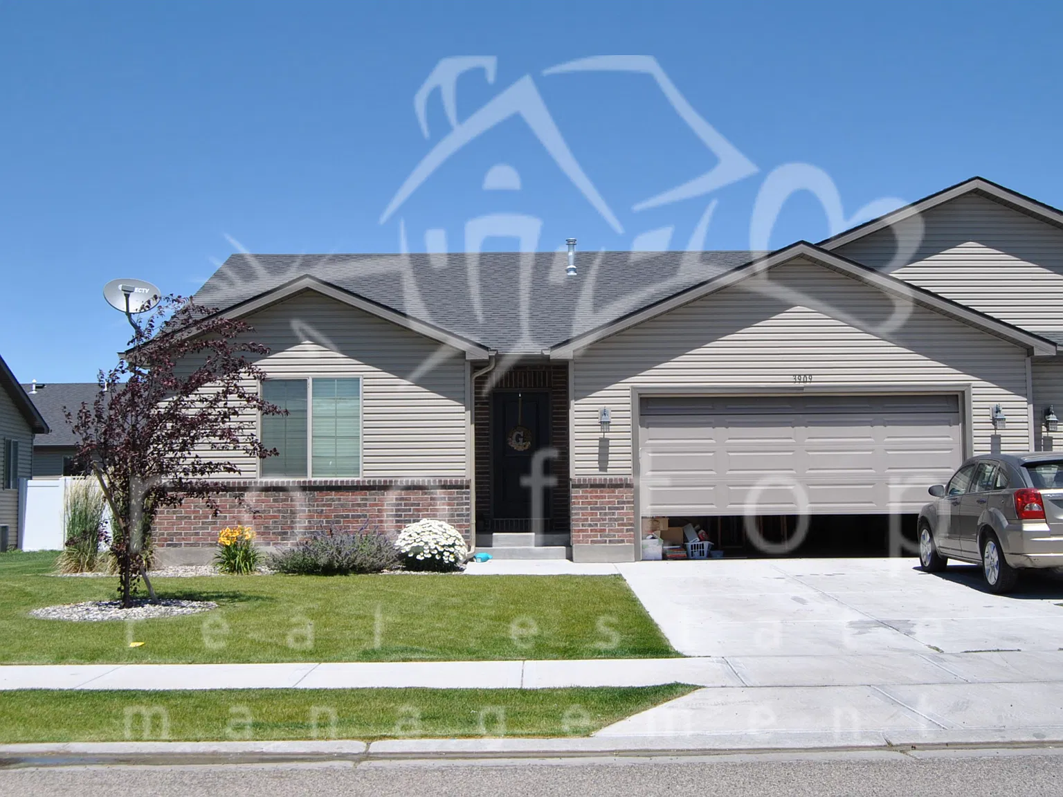 5 bed, 2570 sqft, $2,195 — Photo 1
