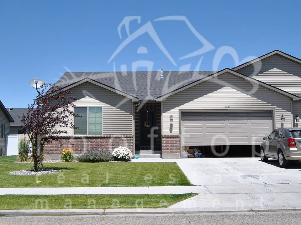 3909 E Marble Dr