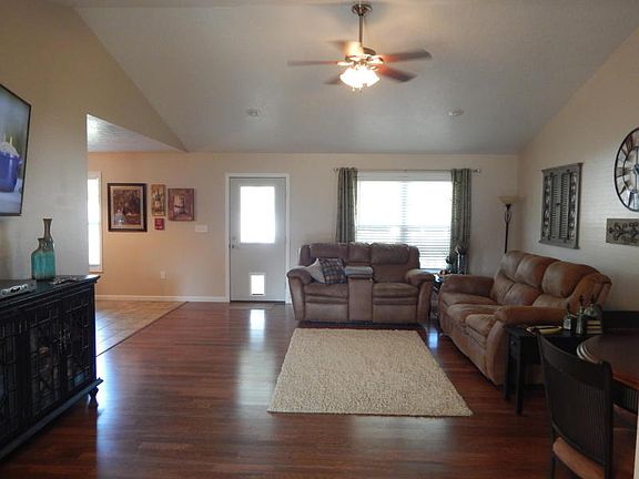 4th image of 70 Stonewell St