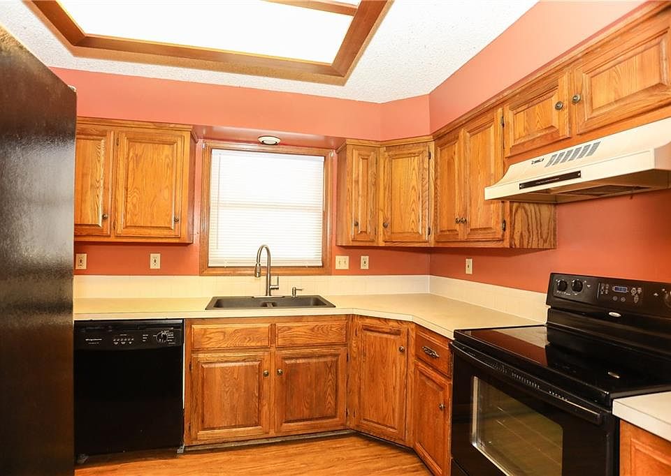 1st image of 3 Estes Dr