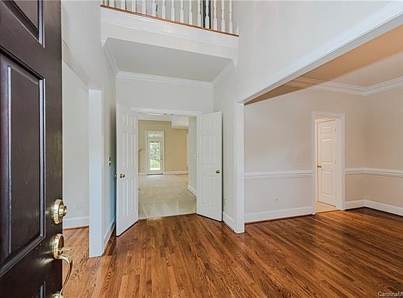 3rd image of 8410 Sandowne Ln