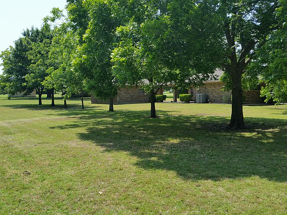3rd image of 99 White Oak Dr