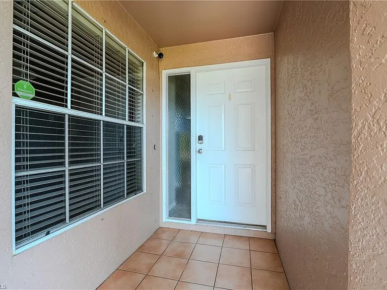 430 Saint Andrews Blvd #6 — Photo 2