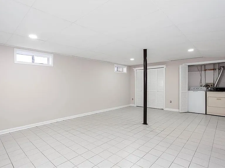 4049 Leicester Dr NE — Photo 27