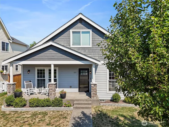 221 Riggs Drive E, Enumclaw, WA 98022