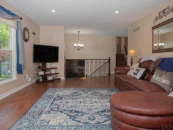 5th image of 3024 Ashwood Ave