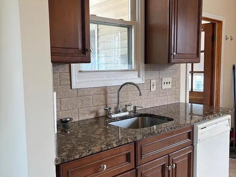 370 Main St — Photo 10