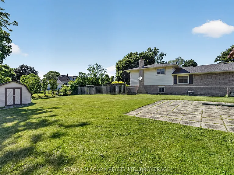 5777 Sunnylea Cres — Photo 42