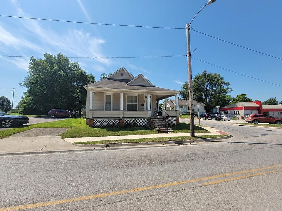 1st image of 900 E 9th St