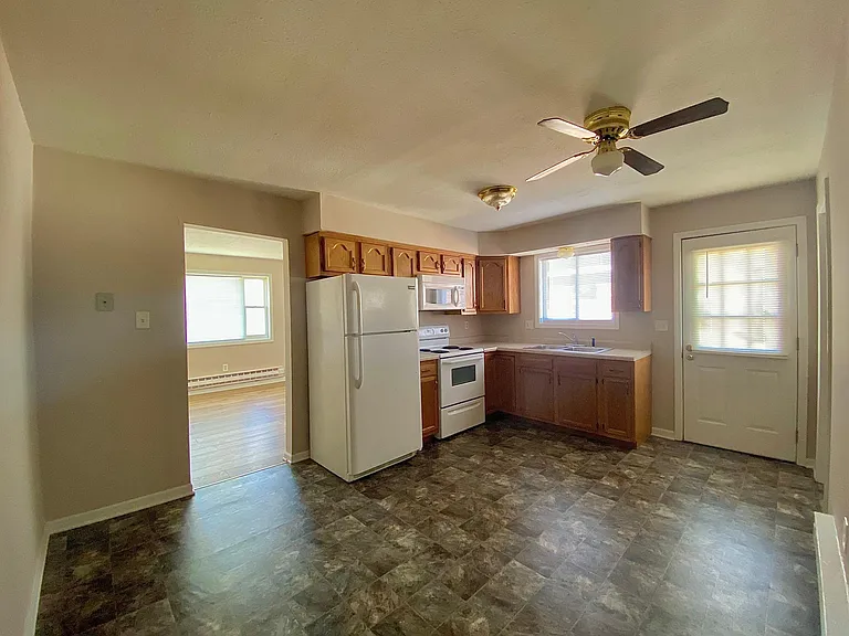 403 N Main St — Photo 3
