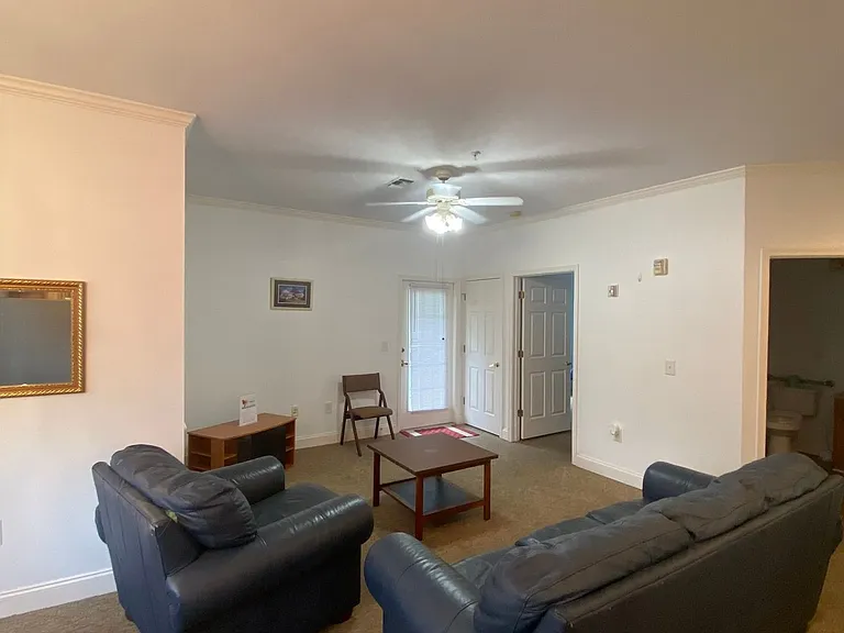 Hillcrest Apartments — Photo 23