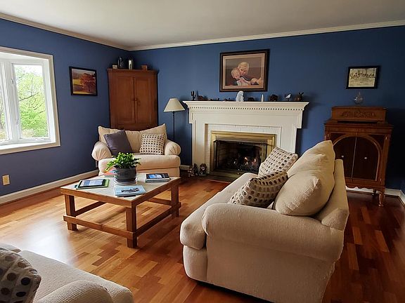 3rd image of 1708 Meadowview Ln