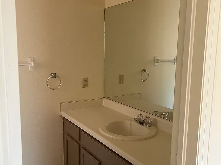 563 Kearney Ave S — Photo 7