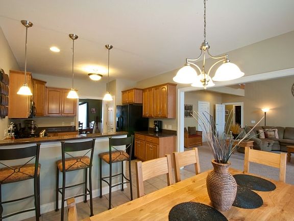 Kitchen - Breakfast Bar