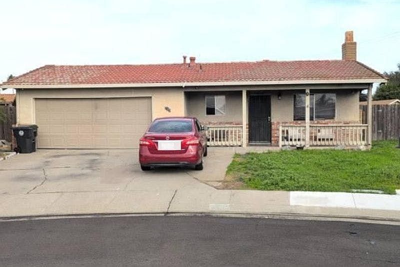 1st image of 733 La Mesa Ct