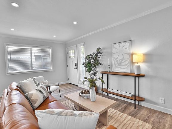 5th image of 224 Coy Dr APT 2