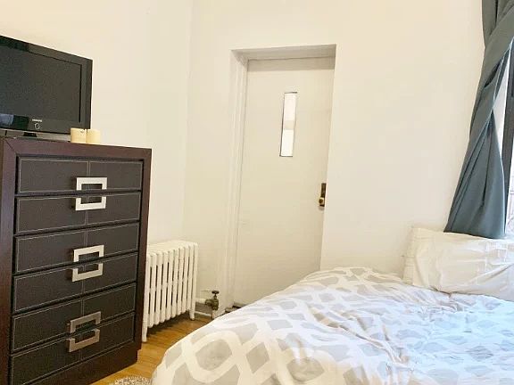 4th image of 224 E 27th St APT 1C