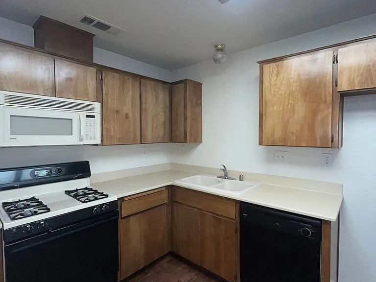 2610-2764 S Bright St — Photo 14