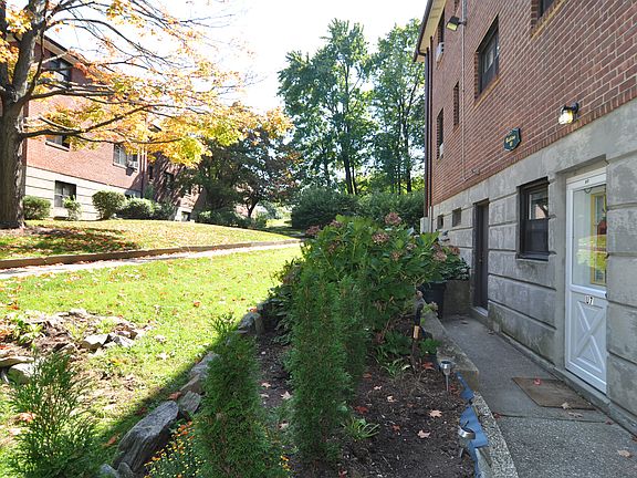 3rd image of 154 Martling Ave APT U7