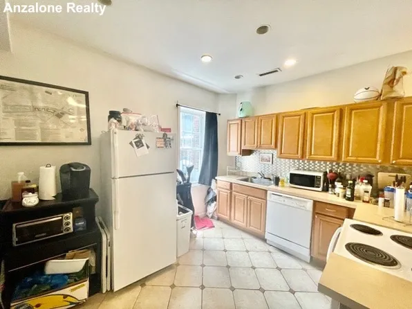 111 Salem St APT 3, Boston, MA 02113