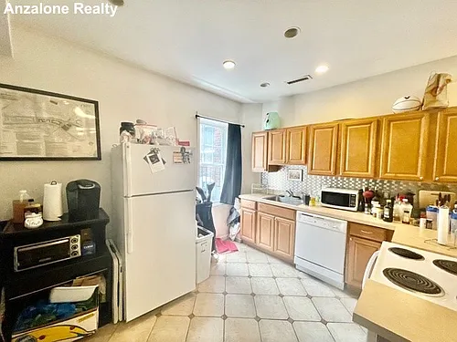 111 Salem St Photo 1