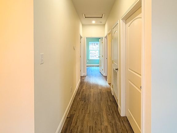 4th image of 2349 Darlene St
