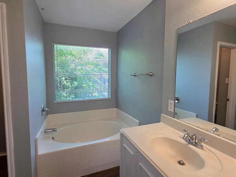 5820 Show Master Ln — Photo 13