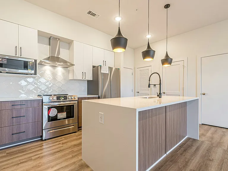 112 Rogers St NE #601 — Photo 3